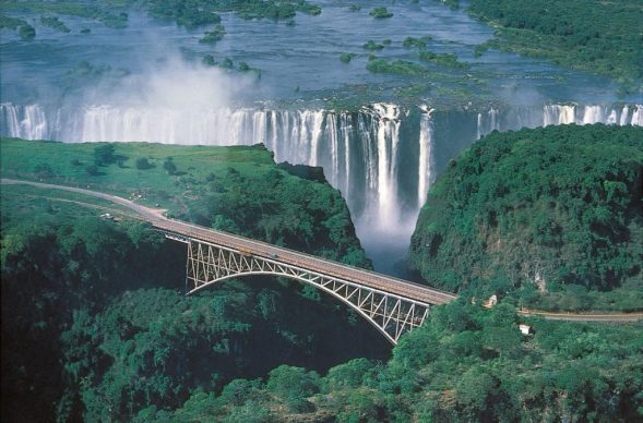 tu-cataratas-victoria-zimbabwe-02-1024x675